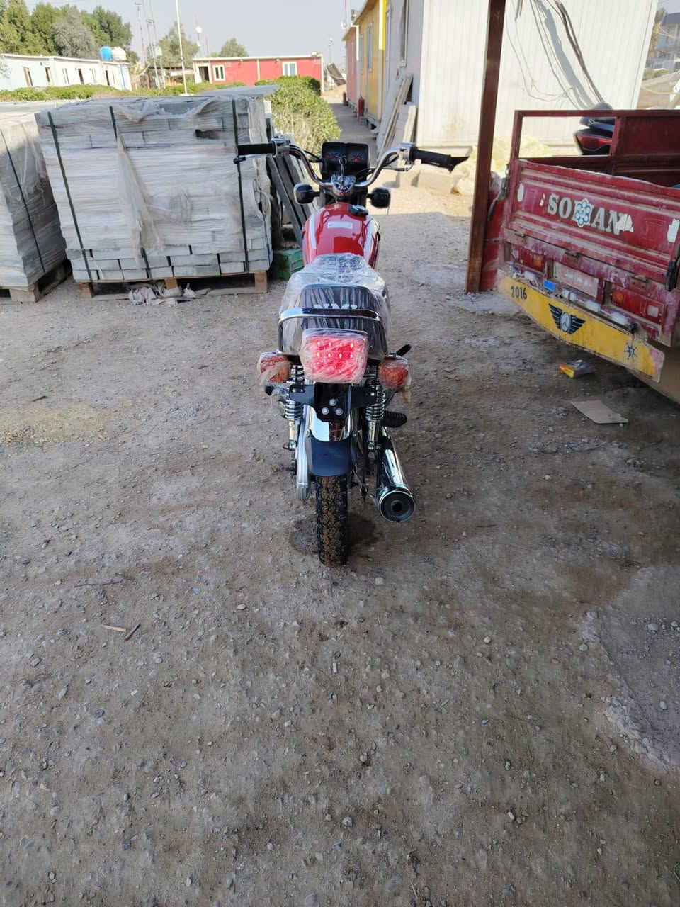 دراجه اوراق اوراق مديل //2010//
ما مفتوح محركه خير من الله دراجه ما متعوبه فقط مستخدمه من شغل للبيت السعر 975 بيهه مجال حك جيه 

***********
