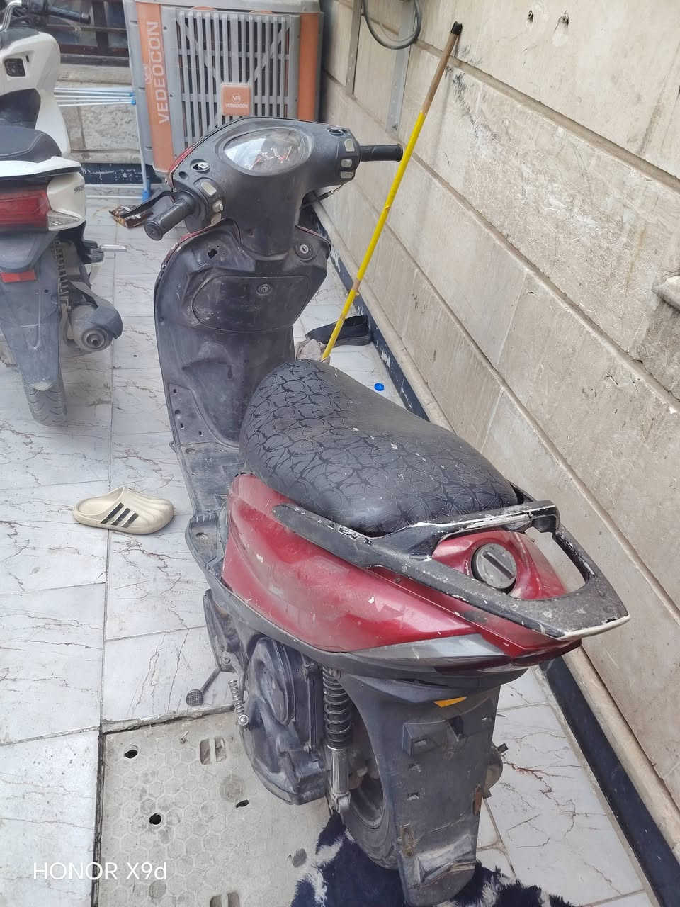 سلام عليكم ماكس 140 سلف هندر مكينه لا تبخير ولا تنقيص يحتاجله غسل تايرات جدد باتري جديد دراجه مال بيت ونضيفه كلش مكاني طوبجي ***********. سعر ٣٠٠ وبيه مجال
