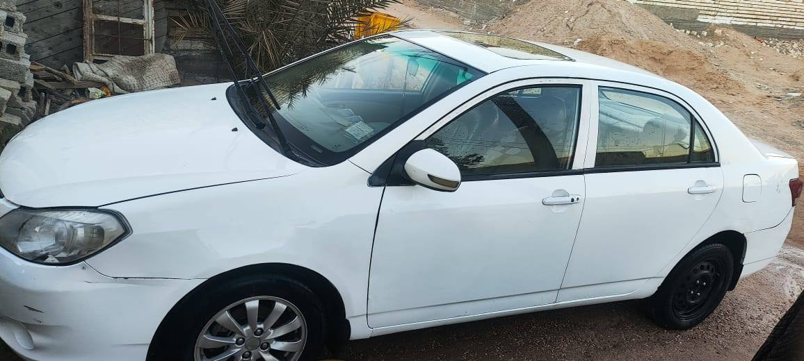 السلام عليكم   سياره BYD g3  2013 بصمه للبيع مكفوله من الضربه بيه رشات صبغ كير محرك كفاله عامه تبريد ثلج تخم تاير فتحه بالقماره اشاره بالمري    . السعر 44 مع المجال مكان السياره نجف ***********.
