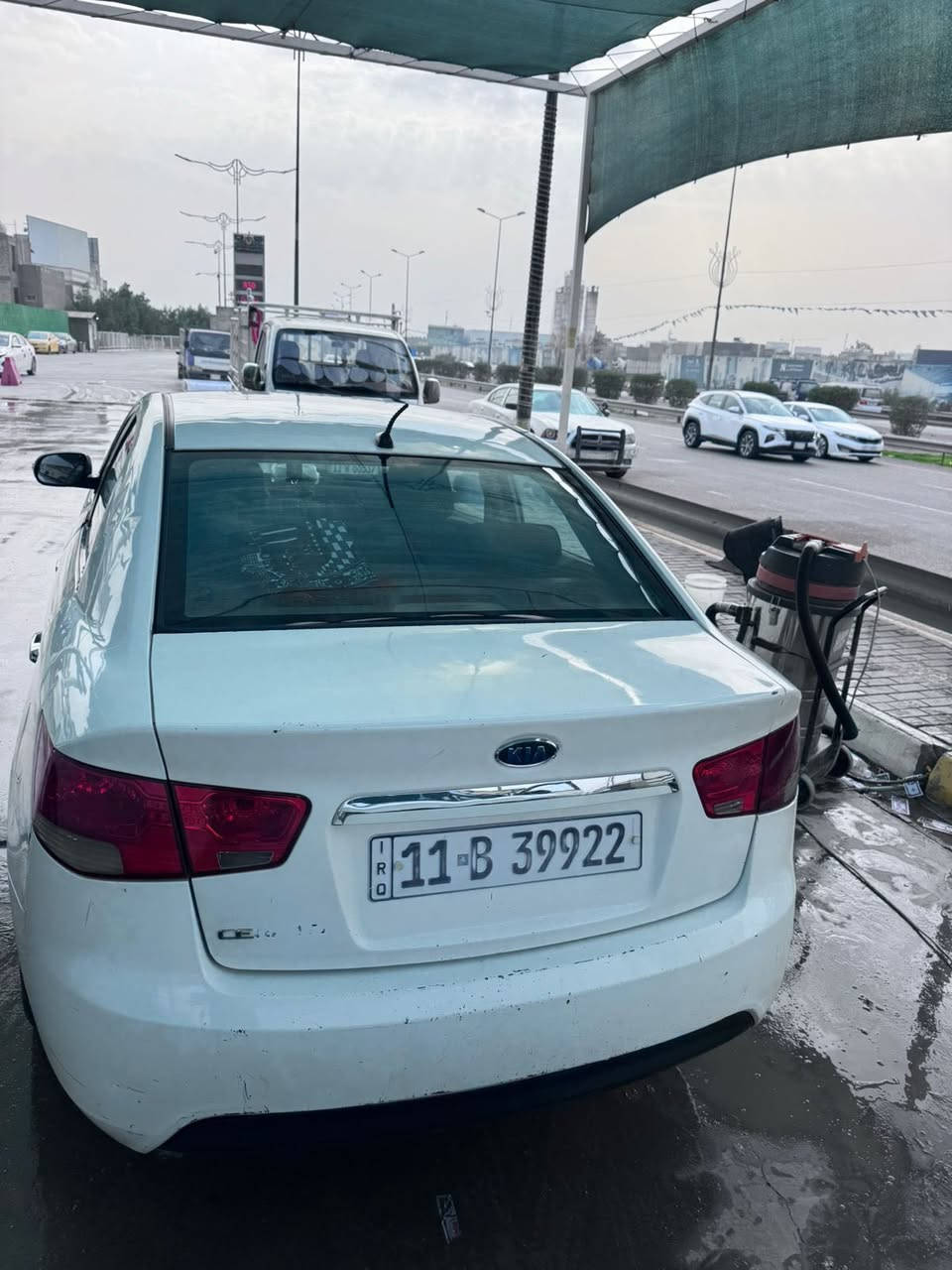 السلام عليكم
كيا سيراتو موديل 2011
وارد خليجي 
او بيهة صبغ قبق جنطة 
السيارة جاهزة رقم بغداد تحويل مباشر
كير مكينة تبريد كلة جاهز غرفتها حلوة  
صدر جديد قبل كم يوم شديتة مشط ستيرن فلنجات يعني الصدر عام مبدلة 
ذاكرلك كل التفاصيل السيارة او راح انشرلك سونار هم للسيارة 
مكاني بغداد الدورة شارع ٦٠ 
رقم *********** 
السعر 95$
