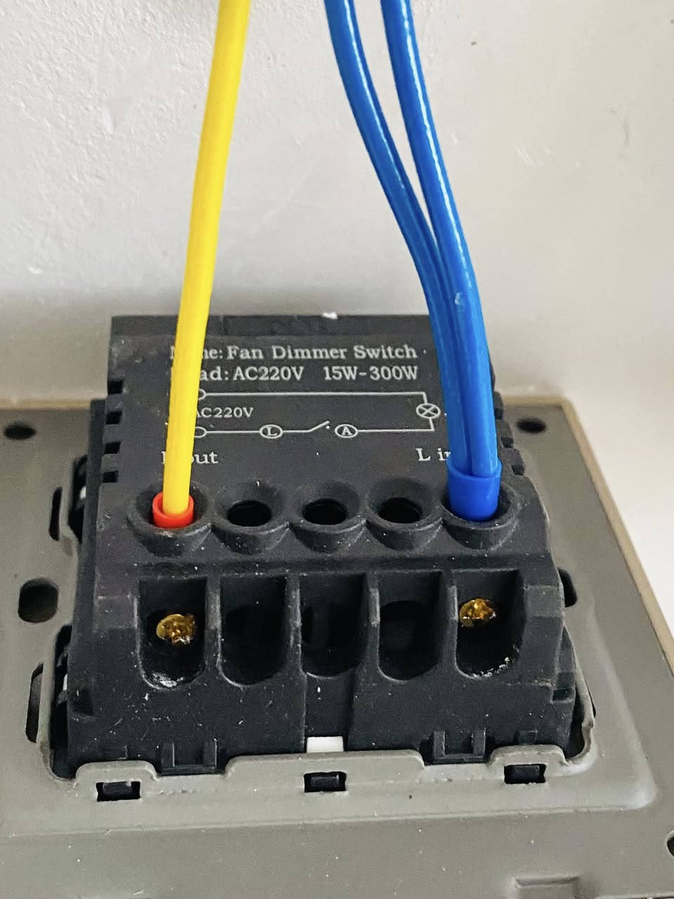 مهندس وكهربائي 👷‍♂️
للتأسيسات الكهربائية السيمنز والبوري بأحدث أنواع التأسيس بأمانة  وانضباط بالعمل 
أسعار تنافسية ومناسبة حسب إمكانية صاحب المنزل 
للأستفسار مراسلة خاص او الاتصال : ***********
