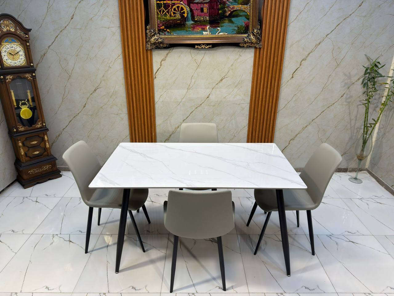 ميز طعام مرمر بورسلين
ارجل حديد كشنات جلد 
يوجد توصيل لجميع المحافظات


**إذا كنت صاحب هذا الإعلان وتريد حذفه لأي سبب، رجاءا أرسل رسالة إلى الدعم الفني**