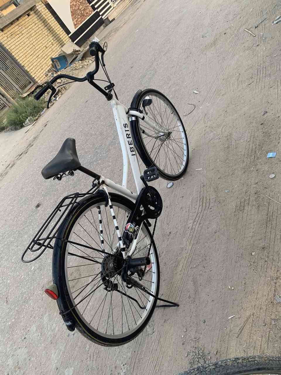 باسكلات ثنين للبيع ثنينهن ياباني البيض حجم ٢٧ او السود حجم ٢٦ الباسكلات نضيفات ما ناقصهن اي شي السعر خاص مكان نجف عباسيه ..
انتصل ***********
