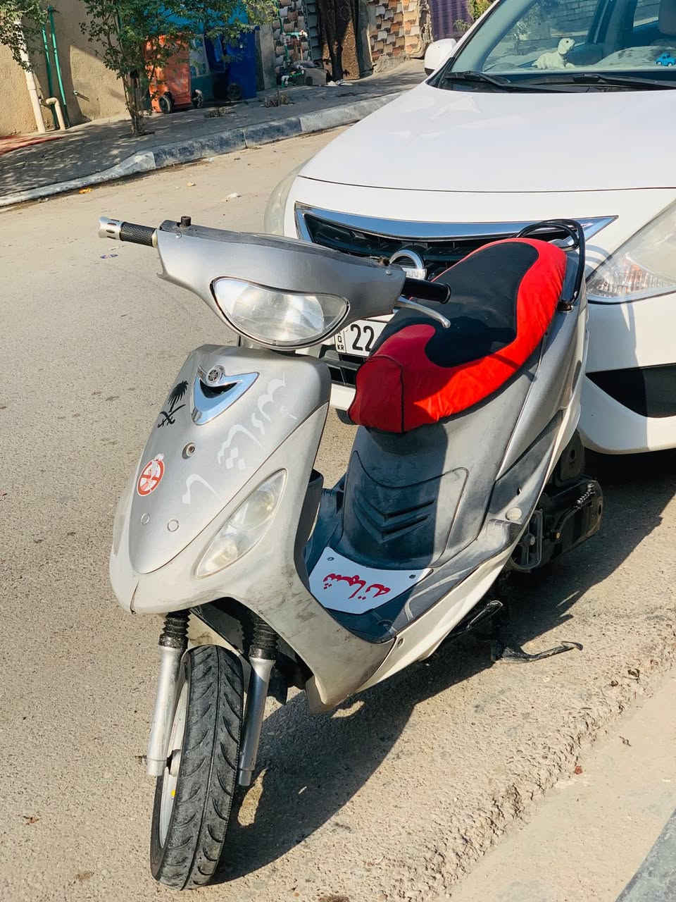 بـ 400 وبيهة مجال بصيط .كلشي مابيهة بس تنزل دهن للكزوز مكاني بـ الزبير .***********0
