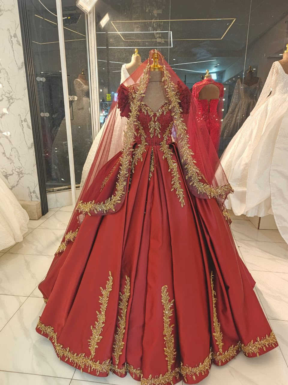 السلام عليكم بعد اذن صاحب الاكروب
عروض بدلات حنه وعرس مع صالون 
:عروض خاصة بمناسبة السنه الجديده
 بدلات حنه وعرس مع صالون حنه وعرس 350 اللف مع فستان هديه
 فقط بدلات حنه وعرس بدون صالون 200 اللف مع فستان هديه
 بدله عرس مع صالون 250 الف
 بس بدله عرس بدون صالون 150 مع فستان هديه
 بدله مهر مع صالون 150اللف
 بس بدله مهر بدون صالون 75 اللف
 زورنا سنتر عروس بيروت وصالون سحر العيون
: الدوره حي الصحه الشارع التجاري فوق عراق بركر مقابيل تخفيضات سنتر للاتصال على الرقم ***********
