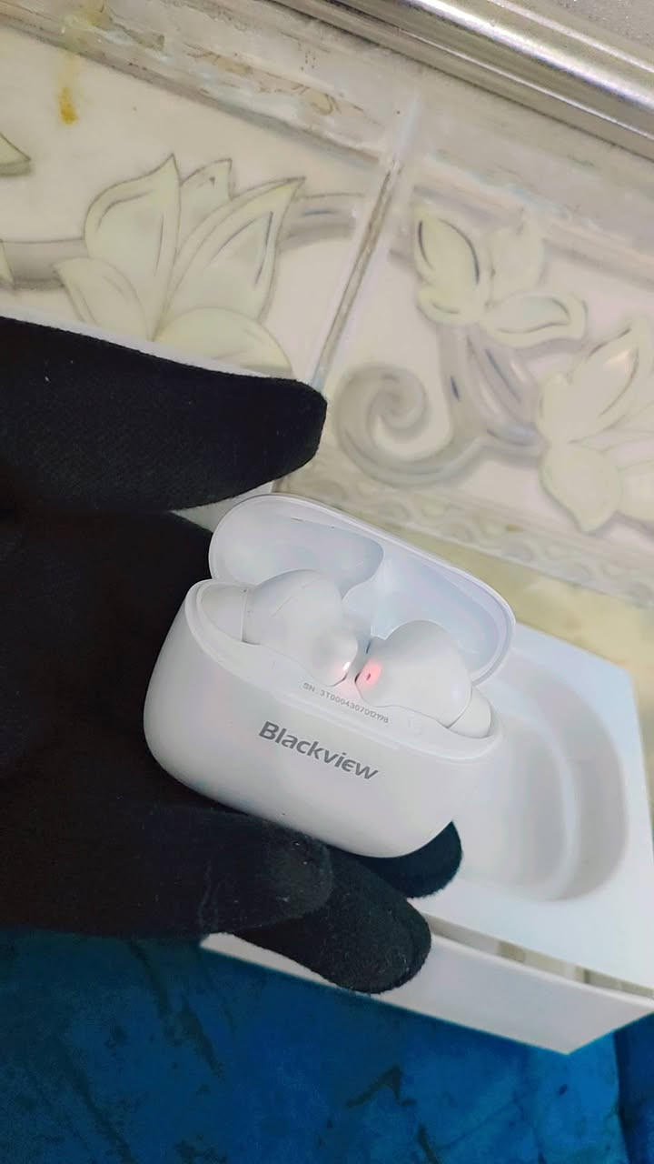 هذه سماعات أذن Blackview Airbuds 4 اللاسلكية باللون الأبيض. فيما يلي بعض مواصفاتها الرئيسية:
تستخدم تقنية Bluetooth 5.3 لاتصال مستقر وسريع.
تتميز بمشغلات ديناميكية مقاس 13 ملم توفر صوتًا قويًا وواضحًا.
عمر البطارية يصل إلى 36 ساعة مع علبة الشحن.
السماعات مقاومة للماء بمعيار IPX7.
تأتي مزودة بخاصية إلغاء الضوضاء البيئية (ENC شرط أوربي اصلي موعاديه الله شاهد وأخر وحده بقت على تخفيض على 25الف سعرها السابق 45الف


**إذا كنت صاحب هذا الإعلان وتريد حذفه لأي سبب، رجاءا أرسل رسالة إلى الدعم الفني**