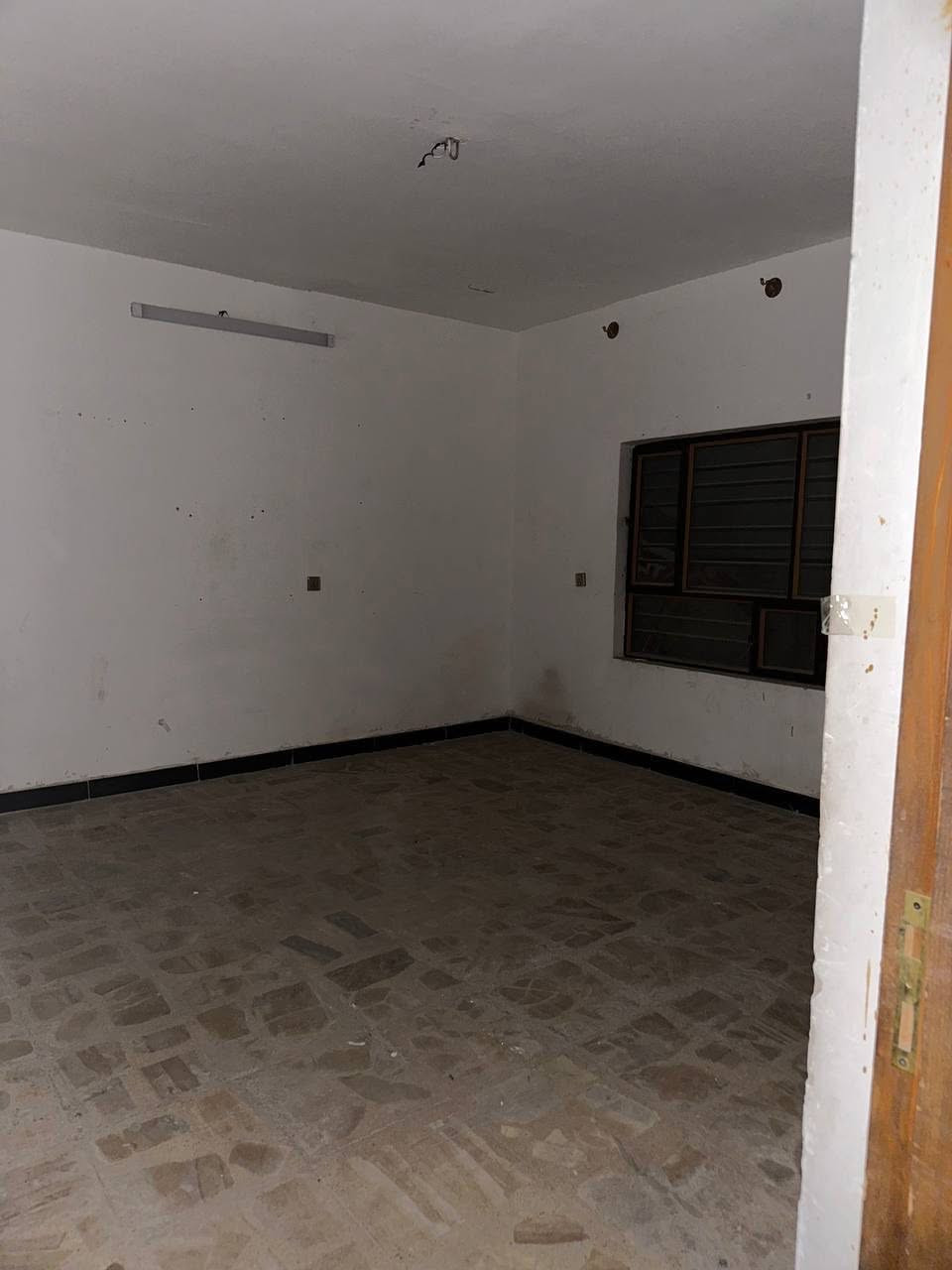 🏡🔥 بيت للإيجار في موقع مميز ببغداد 🔥🏡
📍 الموقع: حي الأعلام شارع المستوصف … يرهم تجاري او معهد او روضة او سكني

قريب جداً من تقاطع درويش وعلى موقع حيوي وقريب من الخدمات.

🏠 تفاصيل البيت:

✔ استقبال واسع

✔ صالة

✔ مطبخ

✔ 3 غرف نوم

✔ غرفة سويت كبيرة

✔ خدمات عدد (2)

✨ مميزات البيت:

✔ موقع ممتاز وهادئ

✔ مناسب للعوائل

✔ قريب من الشوارع الرئيسية والخدمات

✔ بناء مرتب ومناسب للسكن

💰 الإيجار والتفاصيل:

اكتب (تم) في التعليقات أو أرسل رسالة ليصلك السعر وكامل التفاصيل على الخاص 📩

📩 للتواصل:

خاص على الماسنجر أو عبر الاتصال ☎️
***********

#الرواد_للعقار
