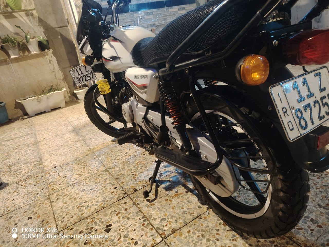 سلام عليكم بوكسر كلاسك للبيع  شرط زيرو محوره صدر جبلي للجماليه موديل 23 كفاله عامه رقم انكليزي تحويل 2 يوم الصوت لاتنقيص لا تبخير لانضوح شلعه معدل تشلع الكاع برغي ممفتوح بيه بيه هورنات سيدان مكاني بغداد حي الجامعه السعر 2500 للاستفسار ‏‪***********‬‏ بياع شراي تخابر
