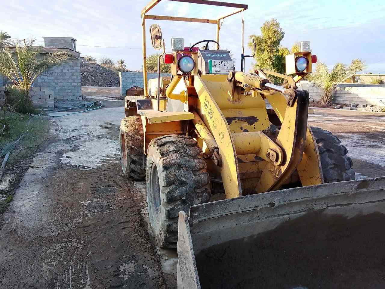 للبيع شفل كوماتسو حجم 70 مكان ديالي موديل 99مكفول محرك بي بخار ***********
