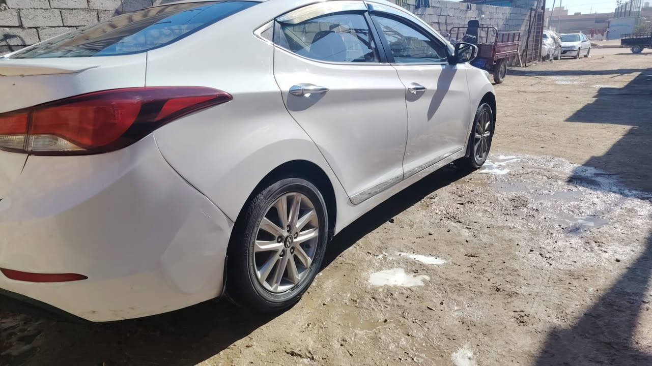 السلام عليكم النتره خليجي رقم بغداد نكليزي بيهه قطعتين مرخايات بس مديل 14شكل 16فتحه محرك 1800حداده جديده تخم تاير جديد تبريد بيهه مكانات صبغات صغار  سياره حلوه سنويه 30مكانه السياره نجف الكوفه السعر 115وبيهه مجال ‭0788 556 6584‬
