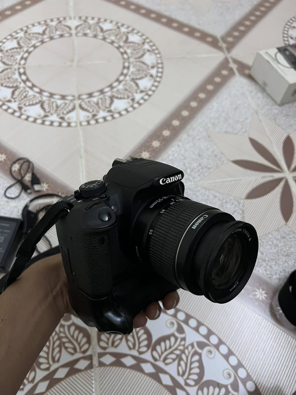 للبيع كانون 700D
كاميرا بحالة جديده مع جميع الملحقات 

عدسه 

جنطه 

شاحنه

بطاريه 

كرب

رام

كيبل لنقل الصور 

سعرها 325 

تواصل خاص او واتس واتصال ***********

يوجد توصيل جميع محافظات العراق
