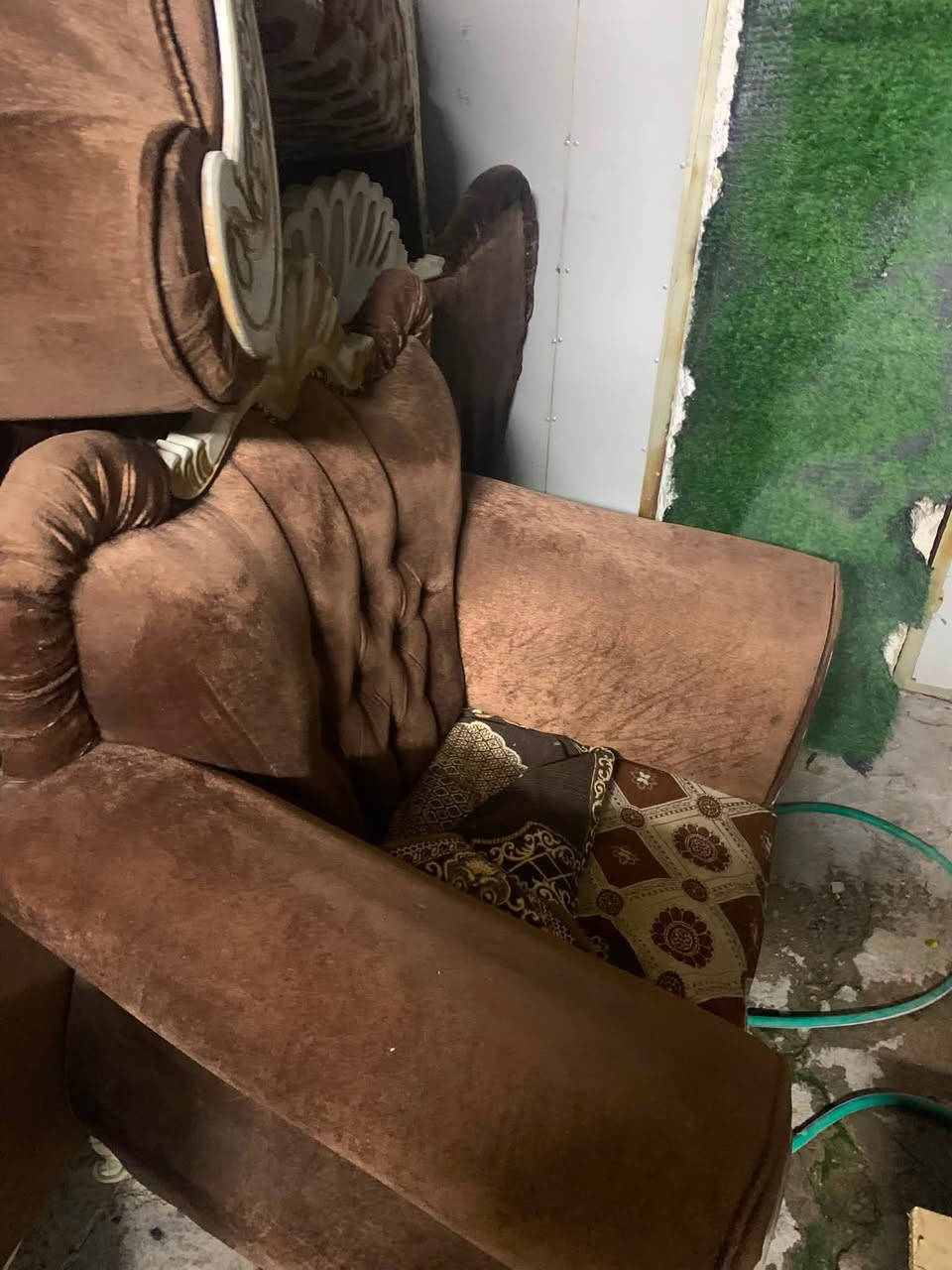 السلام عليكم تخم ملكي بيه اضرار بسيطة للبيع سعر مناسب قيم واخذ بغداد حي المواصلات ***********
