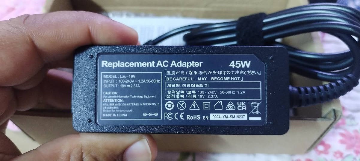 محول طاقة تيار مستمر (AC Adapter) السعر 8 الاف
المواصفات الفنية للجهاز:
الطاقة: 45 واط (45W).
نموذج الجهاز: Lzu-19V.
المدخلات (Input): 100-240 فولت، تيار متردد، 1.2 أمبير، 50-60 هرتز.
المخرجات (Output): 19 فولت، تيار مستمر، 2.37 أمبير.

توصيل بصرة ولكل المحافظات


**إذا كنت صاحب هذا الإعلان وتريد حذفه لأي سبب، رجاءا أرسل رسالة إلى الدعم الفني**