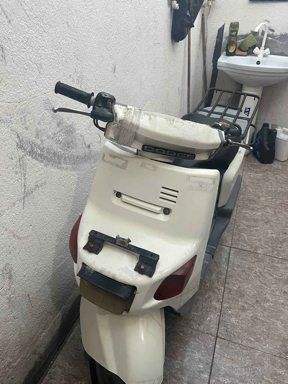 دراجه بيكم مبدله بستم فقط تشتغل سلف وهندر كفرات بألد دراجه خبط بانزين ودهن عنواني جبيله حي الصحففين رقمي ***********سعرها 350قفل دراجه نضيفه
