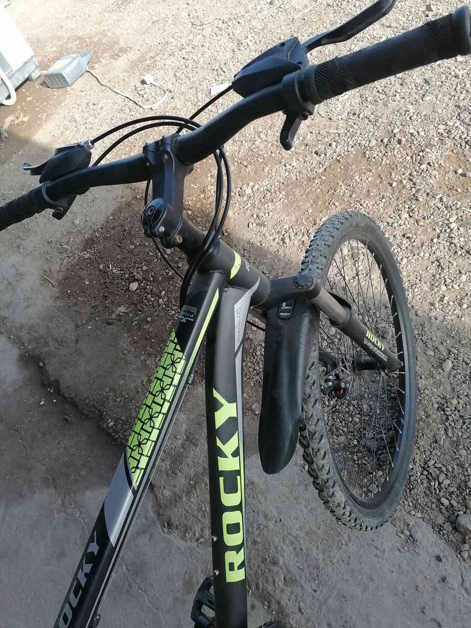 سلام عليكم باسكل للبيع بعده جديد رياضي ٨٠ وبيه مجال (***********
