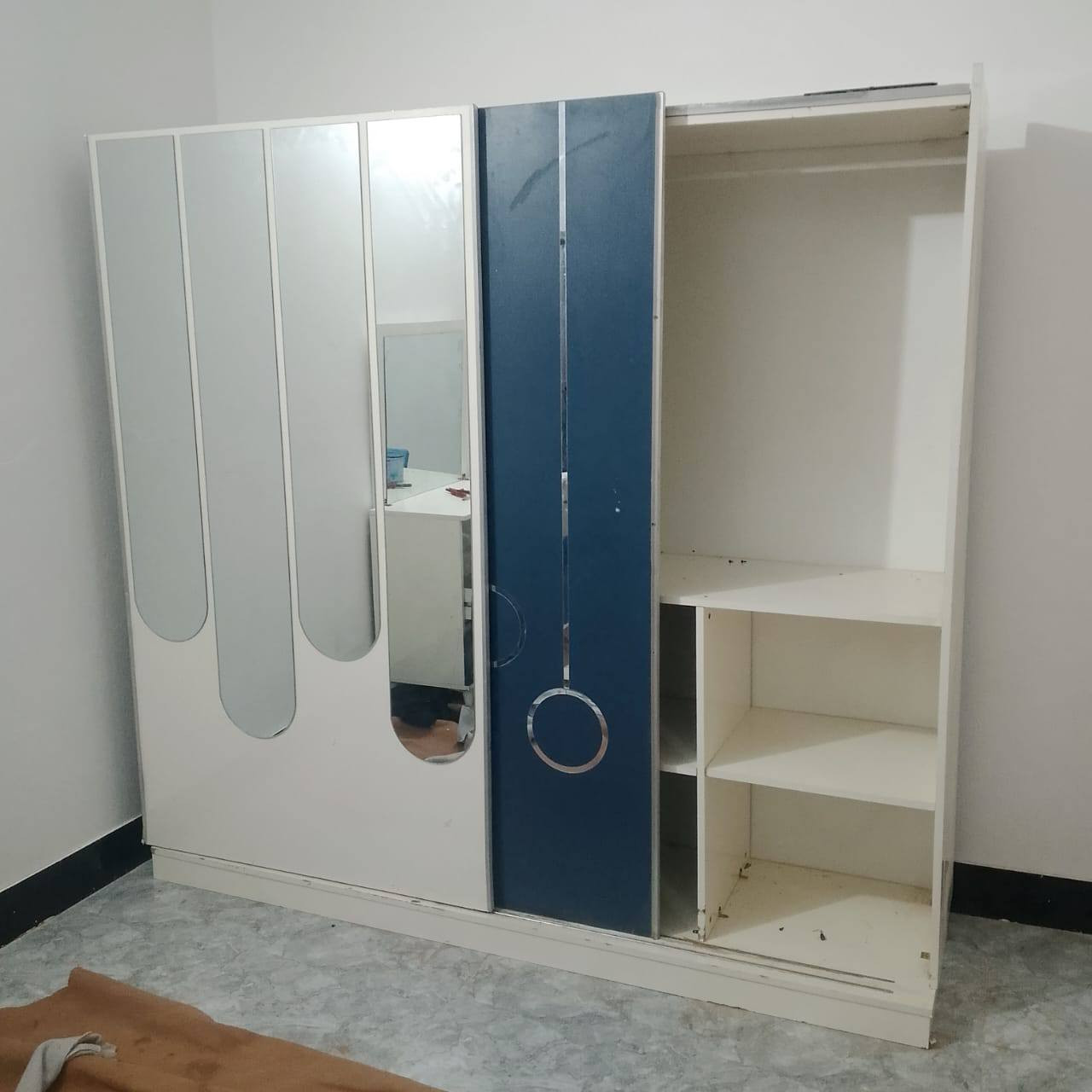 كنتور 3 خانات للبيع مع المراية 
مكاني الحمزة الشرقي فتح ونقل وشد عليه 
السعر 175 بشرط تجي اتشوف بعينك وتقتنع ياله افتحه واشدهه الك 
الشراي يراسلني أو يتصل ***********
