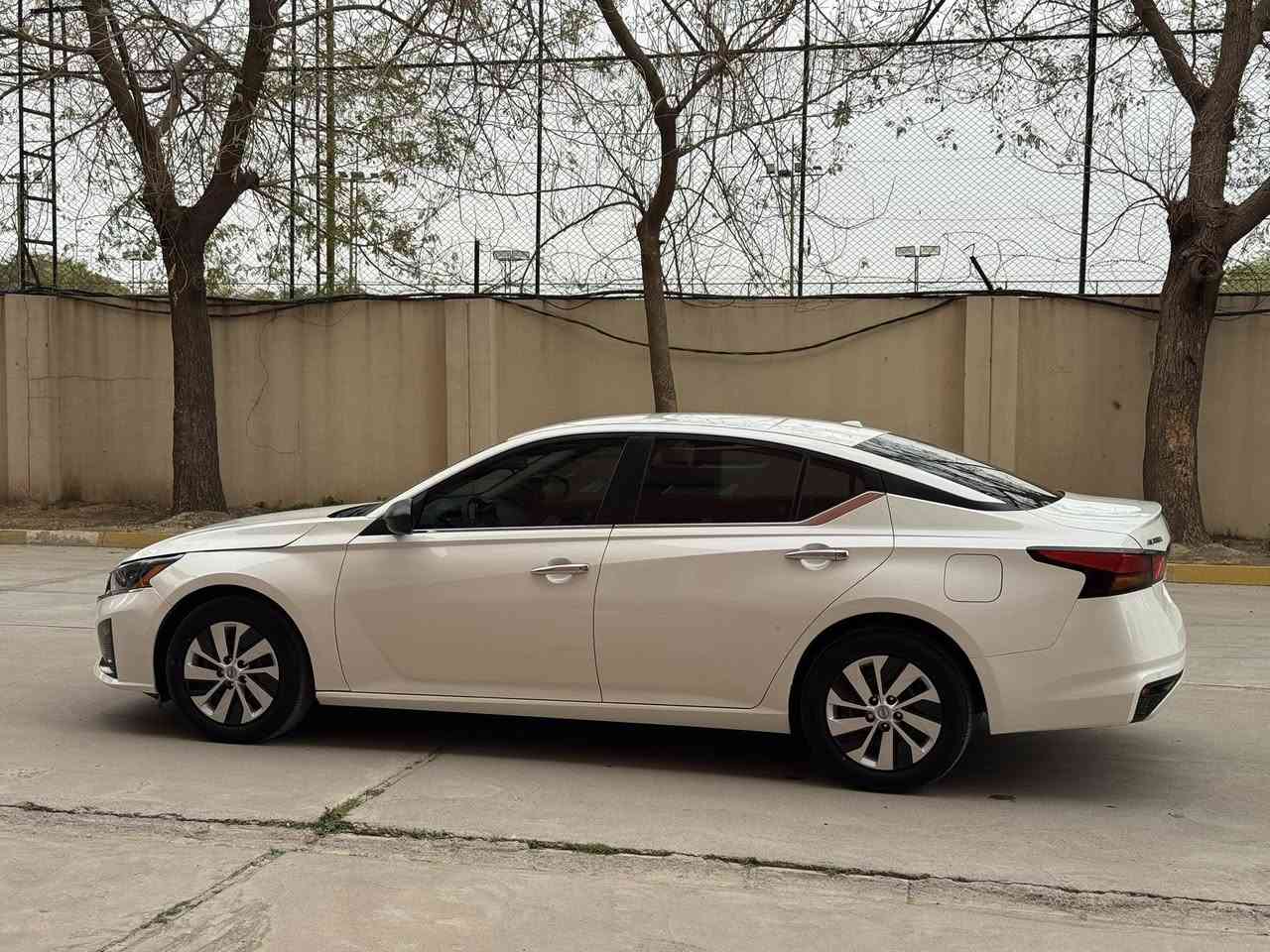 نيسان التيما ٢٠٢٥ 
شاشه جبيره كامره خلفية
رادار ٣٦٠ 
نقطه عمياء ( مواصفات مبينه ) 
مشي فقط ٦ الاف سياره جديد بالباكيت
رقم كاتي، يترقم محافضات الشمالية( وياه ٣ شهر للترقيم ) و عقد شركة اول تسجيل يطلع بأسمك 
ضربه كلش بسيطه بدون دواخل بدون شاصي بدون تبديل قطع و بدون ارباك 
رقم الشاصي : 1N4BL4BV7SN311064
والسونار موجود منشره . 
والسعر : ١٦٨ ورقه
عنوان : قضاء كلار 
رقم التليفون : ***********
