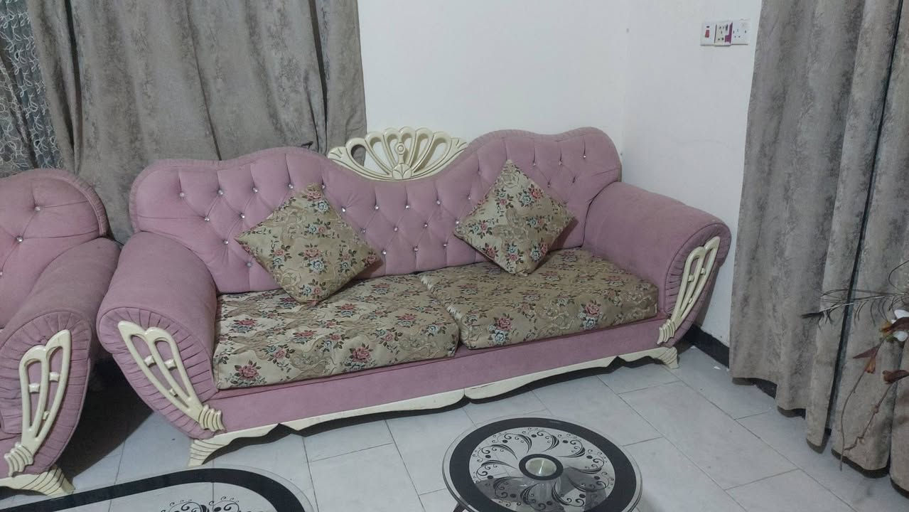 تخم تركي رئاسي 10 مقاعد للبيع استخدام قليل للبيع الشراي  يراسل الصفحه او الاتصال على الرقم التالي....
*********** / يوجد واتساب ايضا تحياتي لكم 🌹
