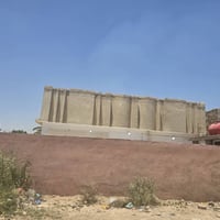 بيت للايجار مساحته ٣٠٠ متر غرفتين وهول ومطبخ وستقبال بيت جاهز خلف صيدل...
