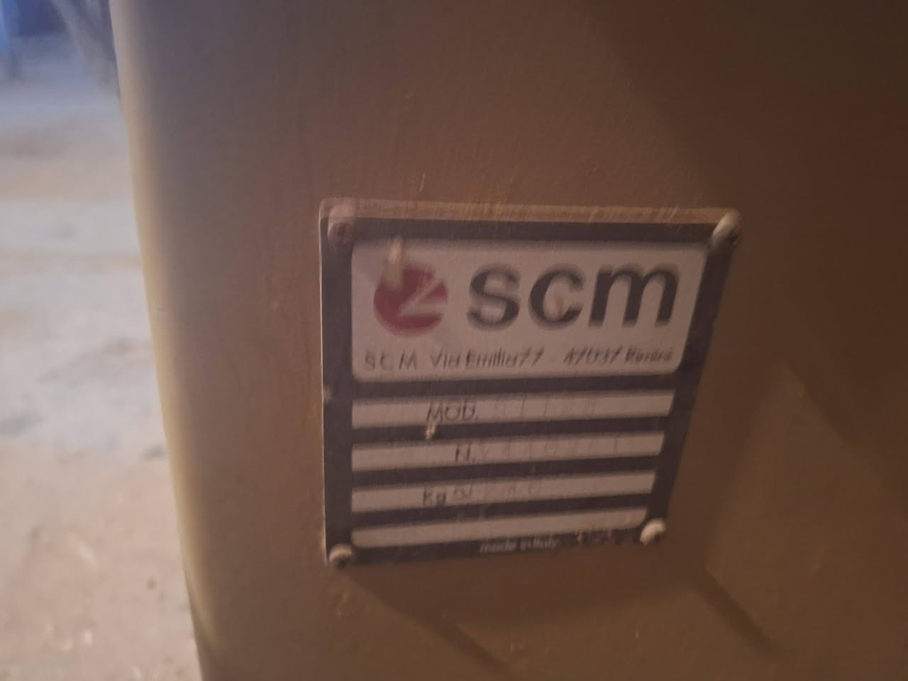 منشار ايطالي  وفريزه ايطالي ماركه اس سي ام العنوان ميسان المجر الكبير ***********
