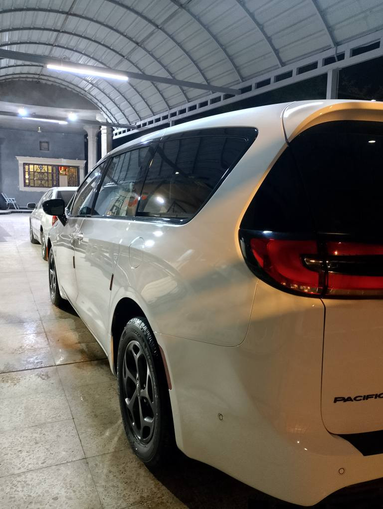 كرايسلر باسفيكهs 2024 CHRYSLER PACIFICA HYBRID ✅ فئه s

تجي مري وترايش ويل ودواخل اسود

ثلاث أنظمة - هايبرد - بانزين - بلك ان هايبرد .

موديل 2024 ✅
 
#مواصفات تورنك L فول تجي عدا الفتحة :

1- بصمة تشغيل وابواب بصمة 5

2- هاند بريك بصمة كهربائي

3- محرك 6 سلندر 3600 هايبرد وبانزين بلك ان

4- هيترات بالكشنات

5- رادر امامي وجانبي 

6- بيبان كهرباء ( تحكم ريمونت ) وبصمة أبواب 

7- صندوق كهرباء شفط بصمة 

8- رادار امامي خلفي بريك ذاتي توقف مانع تصادم

9- كشنات جلد VIP منفصل 7 راكب

10- مانع انزلاق 

 11- كشن خزن ميموري حركات 2

12- لايت لد الشكل الجديد 

13- تنبيه الخروج عن المسار 

14- تبريد مركزي ثلاثة قطع منفصل

15- تدفئه كراسي وستيرن تدفئة

16- تحكم استيرن فول 

17- اشاير بالمري وهيترات بالمري

18- تشغيل عن بعد 

19- كير ماوس 

20- مثبت سرعة 

21- منافذ USB و TiBC متعددة خلفية وامامية

22- حاكيات متعددة

السعر 275 ورقه 🔥🔥

الهاتف *********** البصرة, العراق
