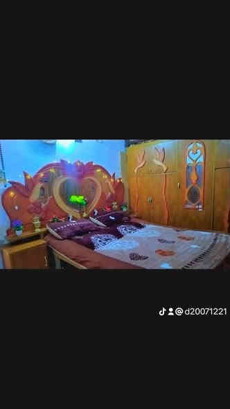 السلام عليكم غرفه اخشاب عراقي تسكام للبيع السعر 500 وبيها مجال مكان شوملي ***********
