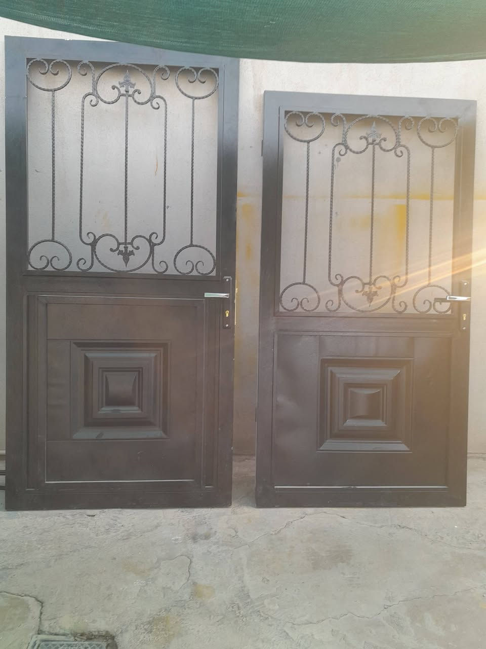 عدنا ٣ابواب حديد عدنا ٥ابواب خشب بعدهم جديد للبيع الي يريد هدا رقمي ***********
