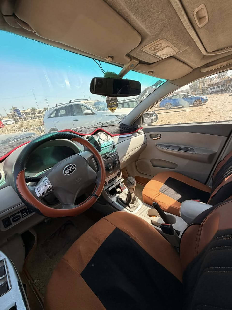 تحيه طيبه
BYD2013
رقم كربلاء 
صبغ بس تصليحات جوانب الجاملغ خلفي 
مكينه 1600
السعر 60 بيها مجال 
محرك 1600
***********
