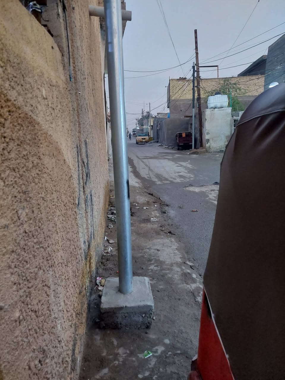 السلام عليكم بيت بلحميديه بل بدايه عل المشروع مساحه تقريبا ٨٠ متر بناء بلوك استقبال وغرفه ومطبخ وترك وحمام وطرمه السعر ٢٠ وبي مجال رقم ***********
