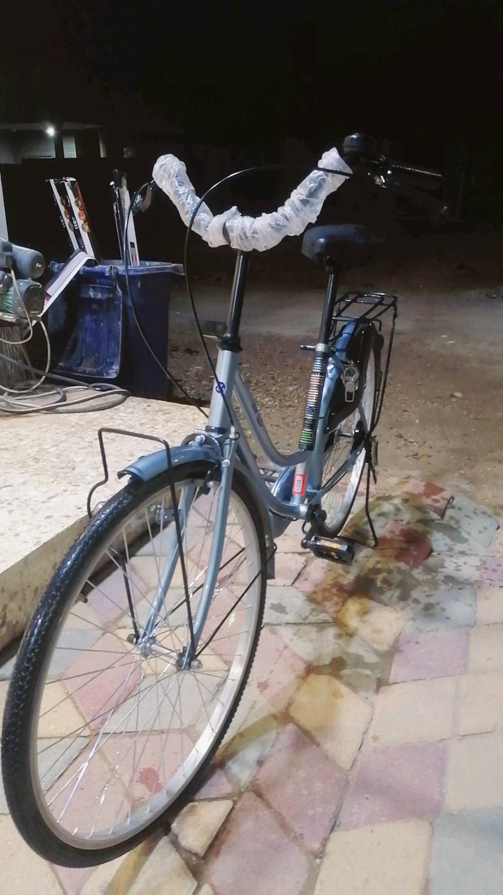 بايسكل ياباني حجم 26 بعده جديد الله يشهد اخذته قبل  سبوعين بس عتازيت واريد ابيعه شخط مابي والله السعر 110 وبي مجال للتواصل ***********