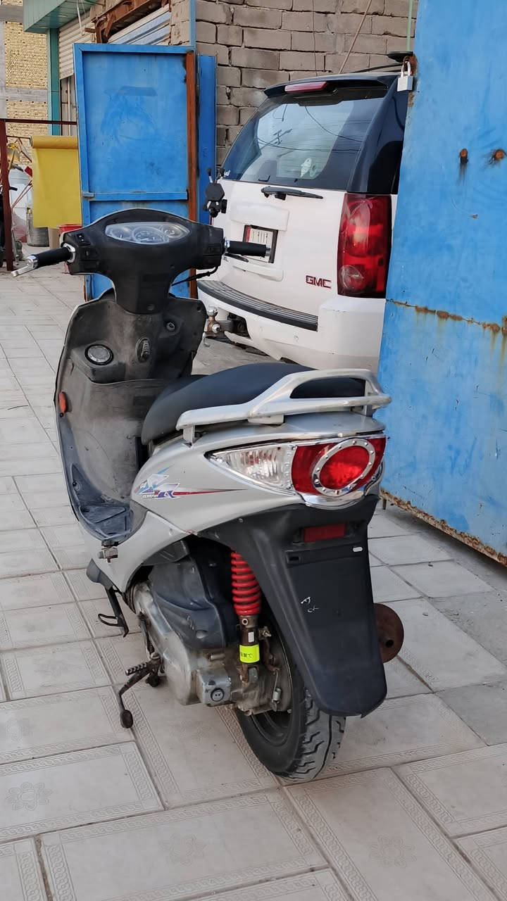 سلام عليكم 
كامكو جيفور دراجه نضيفه كلش ومفتوحه شغل مضبوط مال جناي جاهزه كل نقص مابيها سعرها 400 وبيه مجال مكاني ناصريه حي شهداء الرقم ***********
