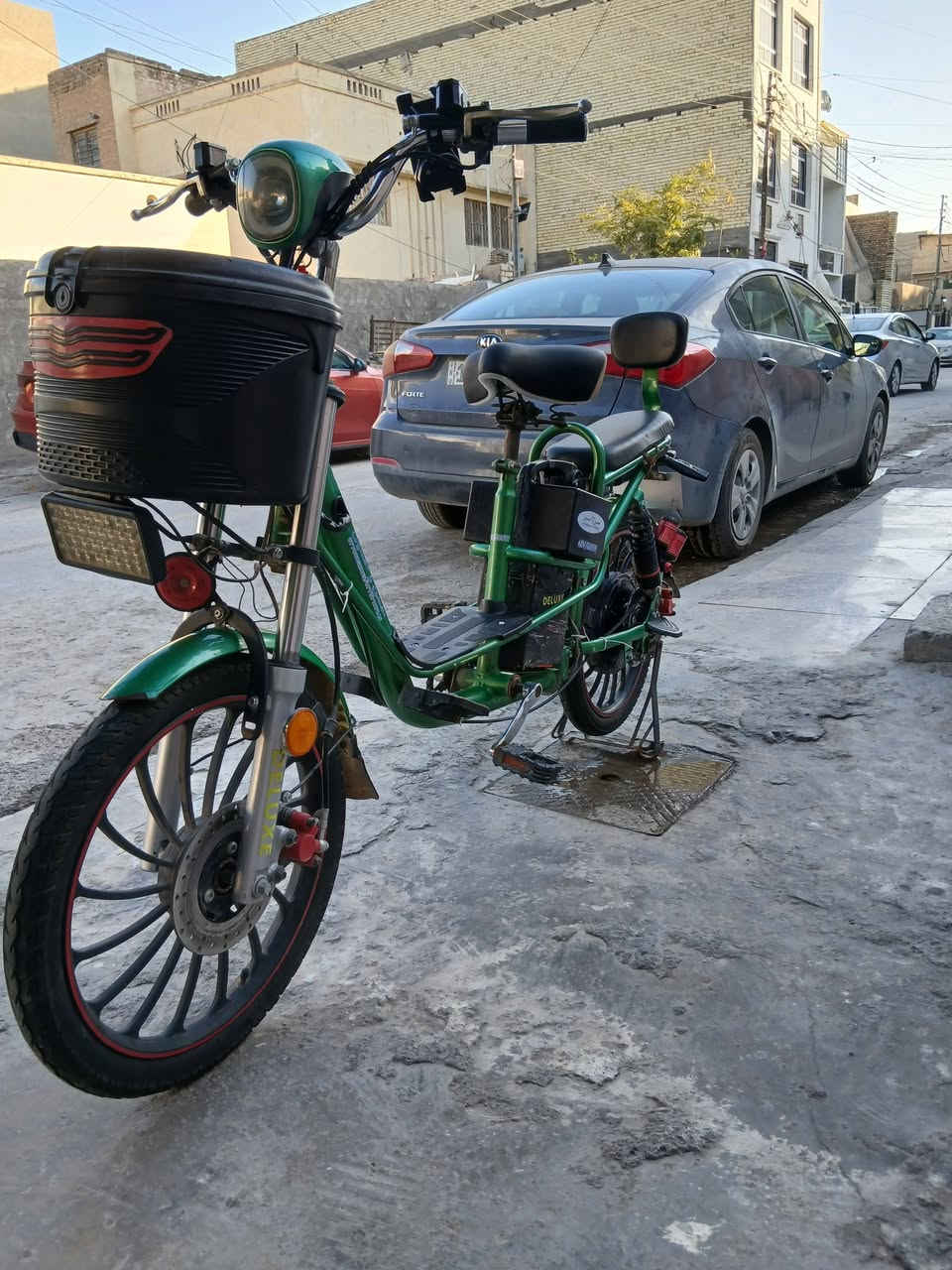 السلام عليكم دراجه شحن حجم 20 موديل 2023 السعر 350 وبيه مجال  بطاريه جديده الاصليه لوك بعده ب جيس التاير الامامي جديد مابيه نقوصات اي عطل مابيه للاستفسار خاص او الاتصال على الرقم *********** وتساب
