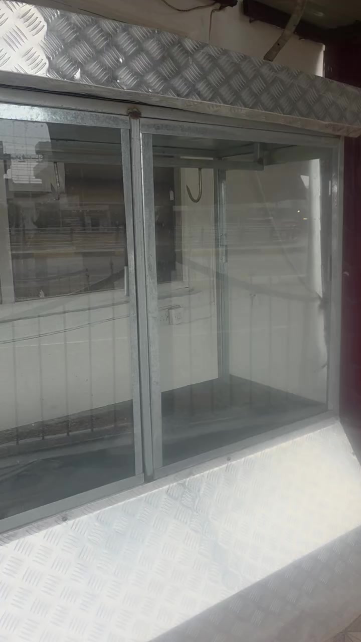 للبيع مكاني تحرير  قاطع ٤ ونص ×٣
كابينه كباب جديدة للبيع 
***********

كابينه ب١٠٠ 
ولقاطع ب٤٥٠ هوة وبابه جاهز سويته ب٧٥٠ قبل أربع اشهر
.وبي مجال حك جيه
