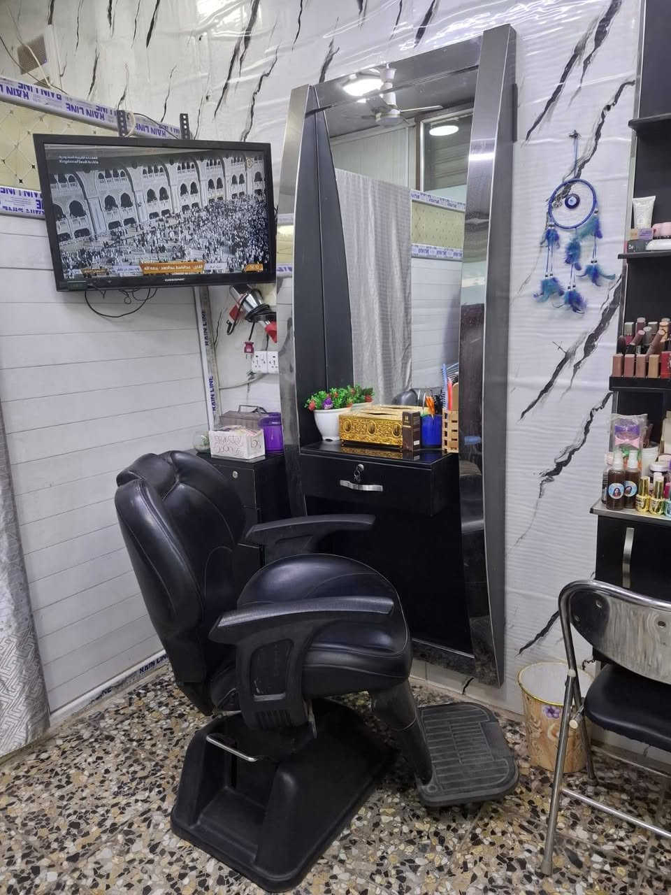 غراض حلاقه للبيع الاستفسار على هذه الرقم ويوجد واتساب ***********
