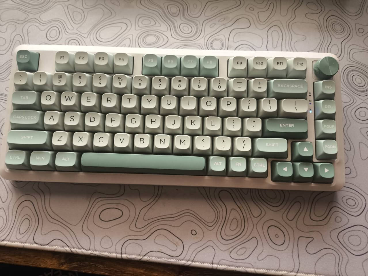 كيبورد للبيع  REDRAGON CYRUS PRO 
صوت الاسوج كريمي ناعم 
السعر 55 الف و بيها مجال 
يوحد توصيل للمحافظات 
للتواصل ***********
