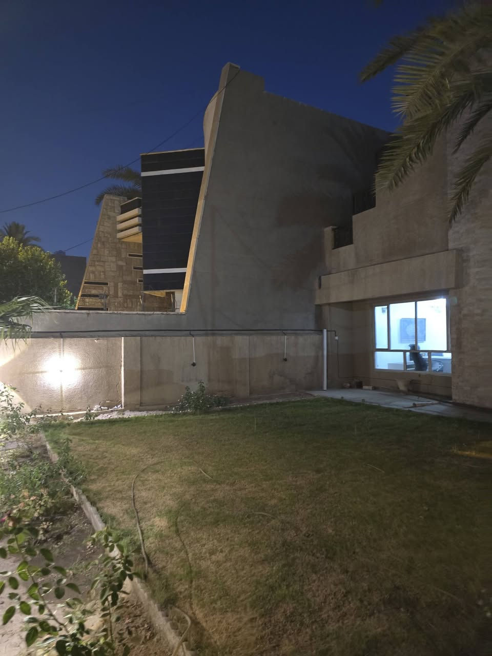 بيت مميز للبيع – المنصور / الداودي
فرصة سكنية واستثمارية ممتازة في أحد أرقى مناطق بغداد.
📍 الموقع: المنصور – الداودي
📍 قريب جداً من شارع التانكي والخدمات الرئيسية
📐 المساحة: 411 متر
✨ موقع هادئ ومميز ✨ سهولة الوصول إلى الشوارع الرئيسية ✨ مناسب للسكن العائلي أو الاستثمار
للاستفسار ومعرفة التفاصيل أكثر يرجى التواصل على الرقم: 📞 ***********
