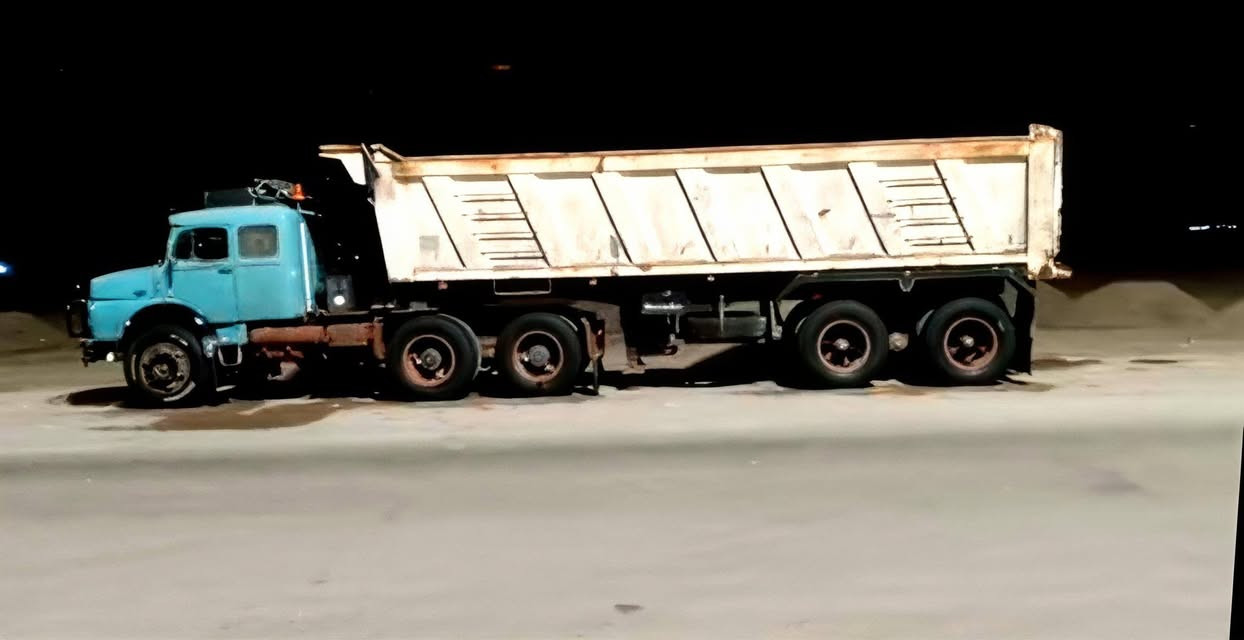 لسلام عليكم مارسيدس تريله قلاب82 للبيع راس وعربه جاهزه للعمل سنويه مجدده بسمي الاستفسار ***********.                      ***********
