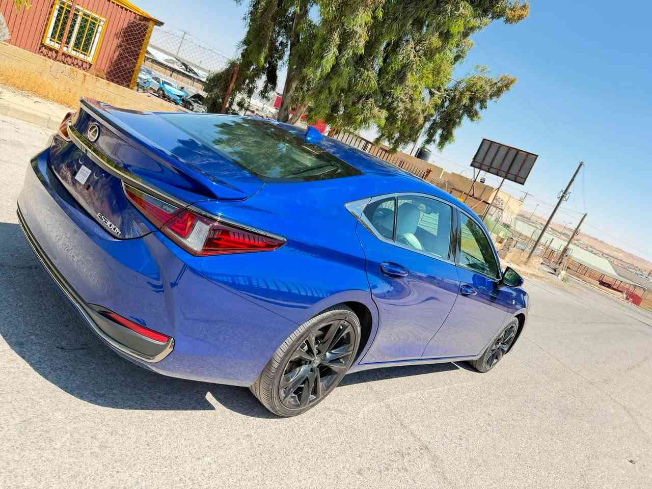 لكسز Es 300 موديل 2024 فئه F sport 
 كامرات 360
ضرر بنيد وجاملغ وبيها كلير ب امريكا 4 ابواب
رقم أربيل ترقيم جديد
*********** واتساب
