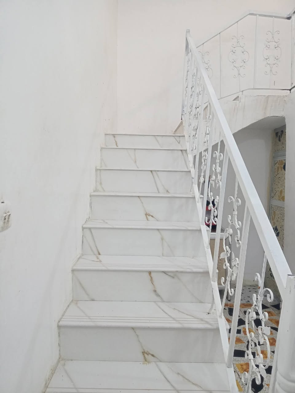 مشتمل للبيع بشارع ابو فضل مقابل ثانويه الألياف 100متر طولاني عرض الشارع 10 موضح خدمات موجدة  السعر 85مليون  للاستفار على الرقم ***********
