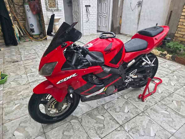 السلام عليكم للبيع
افوراي.    F4i
الالوان احمر كفرات
حجم المحرك 600
تخم تاير 
باتري جديد كهربائيات شغاله
كير ومحرك فول
الدراجة تشغيلته نكره 
دسكات الخلفي والمامي جدد
الدراجه مزوده
حماوه بالصيف ماكو حلوه حماوته
السعر 39 ورقة وبيهة مجال 
العنوان محافظة الديوانية
للراغب فلشراء التواصل على الرقم

0777 006 9393
