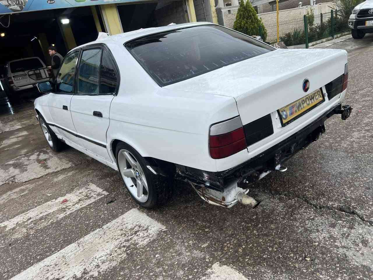 بیئێم مۆدیل 1993 مەکینە 525سەقەر گێڕ عادی زۆر زۆر بەقوەتە جام کارەبا موسو بڕاوەبەشەرت چوار ویلی شنایزەری تازە بۆبەسراوە سڵایت سوکان 95 سعر17گڵا شوێن هەڵەبجەی تازە ژمارە ***********
