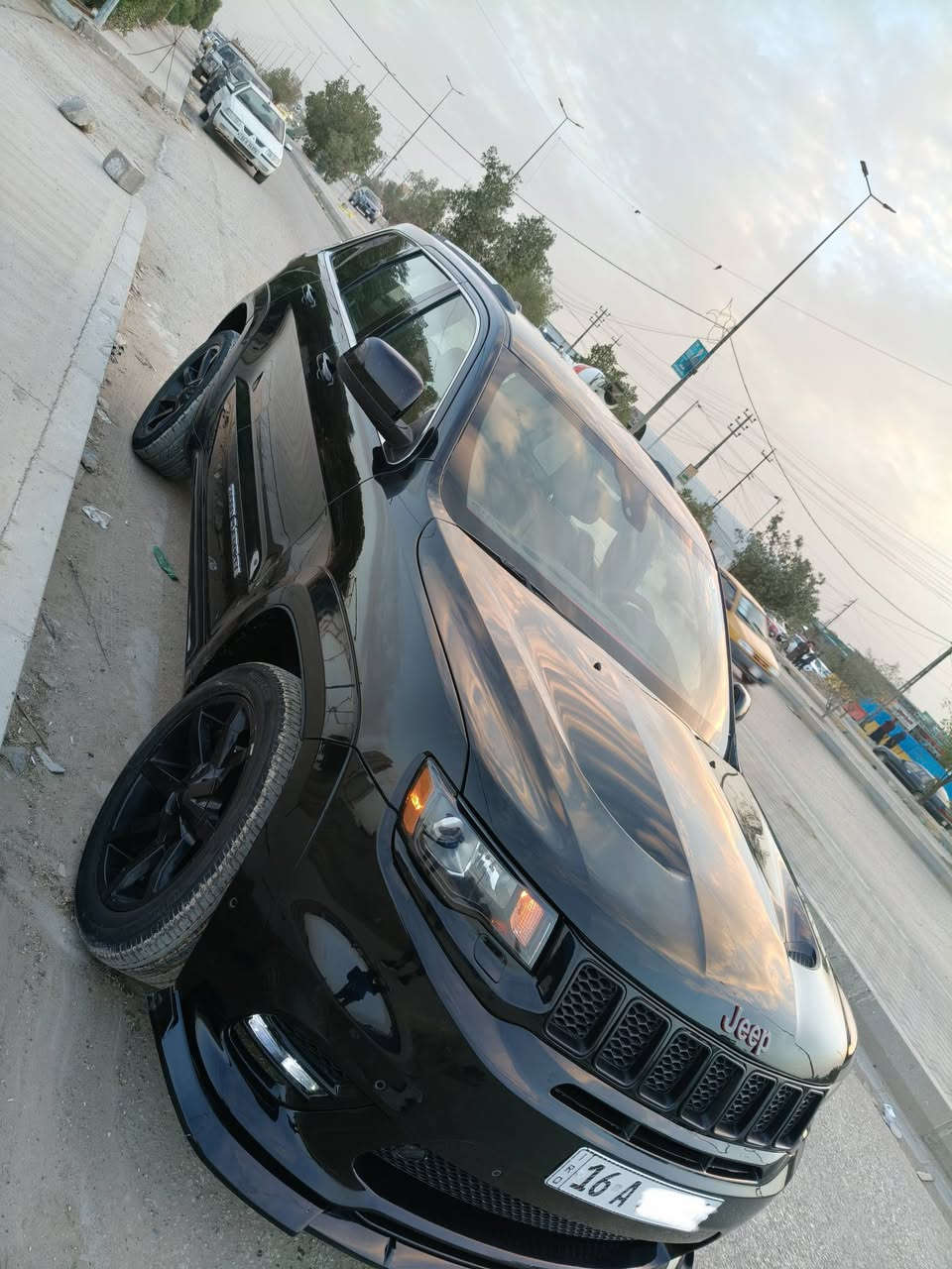 جيب لاريدو 2017 السيارة حادثه كلش خفيف  فقط جاملغ امامي بي طخة  بسيطة ومصبوغ سيارة عليه كت SRTوغراضه الاصلية كله موجودة عندي سيارة جديدة كلش على وضع الشركة كفالة عامة من كلشي نصبته اخت 2023 مواصفات محرك 3600 + بصمة تشغيل عن بعد شاشة جبيرة شفتات ستيرن تحكم ستيرن فول كشنات جلد كشنات كهرباء 
السعر 185 مكان سياره الديوانية ورقمه قادسية باسمي تحويل ثاني يوم شباب سيارة جديدة بلكارتون وتعبان عليه كلش وهذا رقمي ***********
