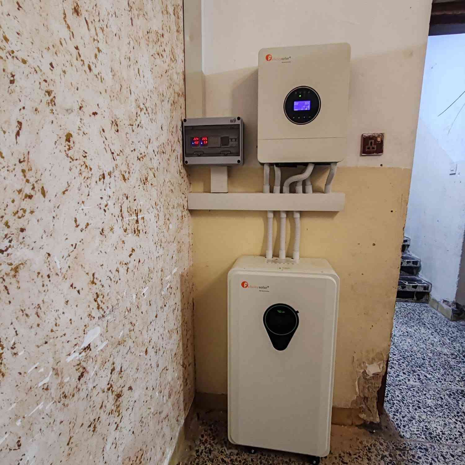 نقدم لكم مجموعة من أجهزة الطاقة الشمسية المتطورة، مصممة لتوفير حلول طاقة مستدامة وفعالة. هذه الأنظمة تتميز بكفاءتها العالية وموثوقيتها في توليد الكهرباء النظيفة ☀️. تمثل هذه التقنيات استثمارًا حكيمًا في مستقبل الطاقة المتجددة 🔋. نسعى لتقديم الأفضل لعملائنا الكرام 💡.
للتواصل والاستفسار على الرقم التالي 
قسم المبيعات استاذ منير ***********
استاذ معين ***********
