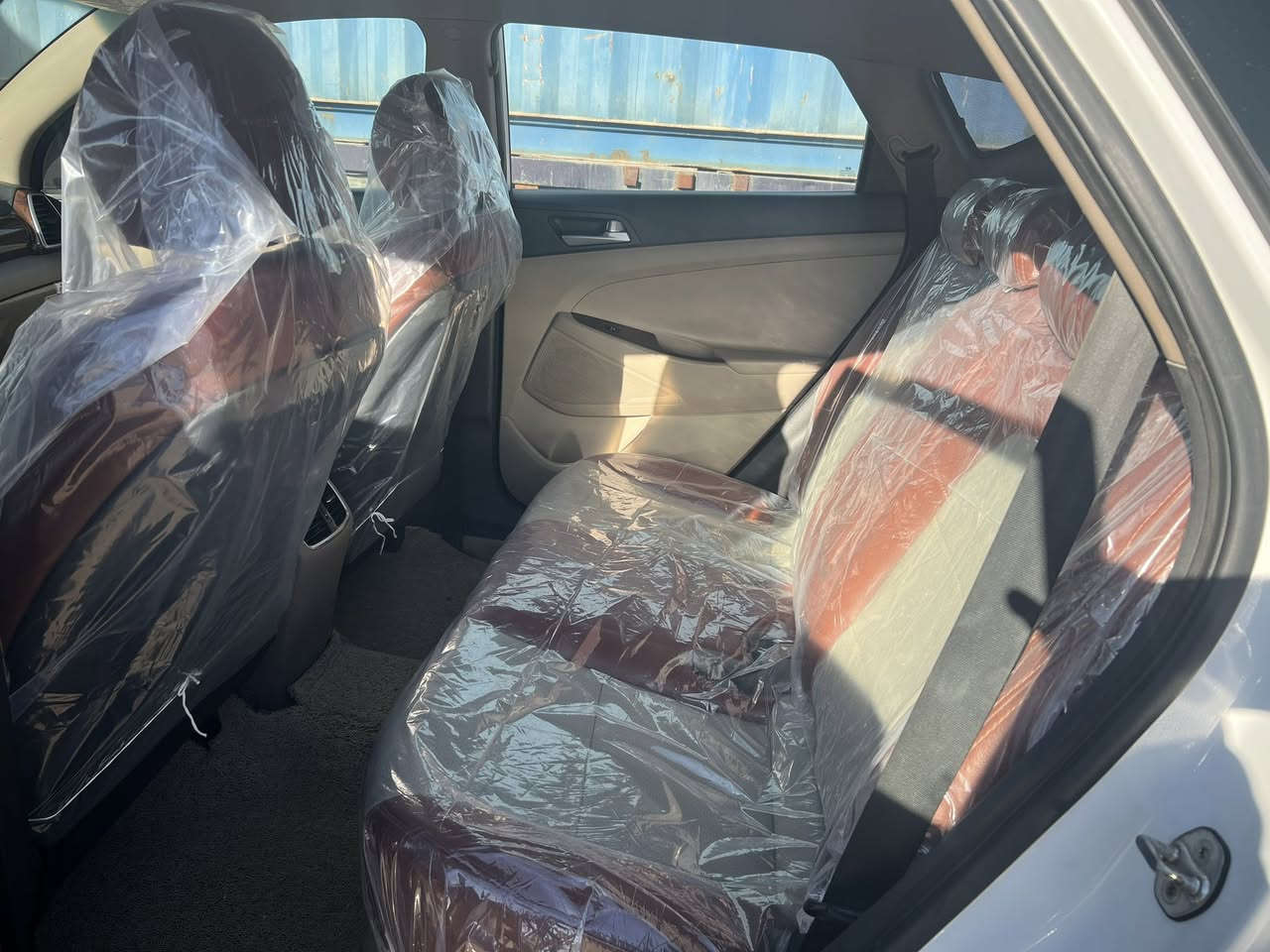 توسان للبيع موديل2019 لون أبيض خليجي محرك 2000 ،لايت 5عدسات كشن كهرباء ،داخل صاج كُشنات جلد،شاشه كبيره،للتواصل :رقم التلفون؛***********
