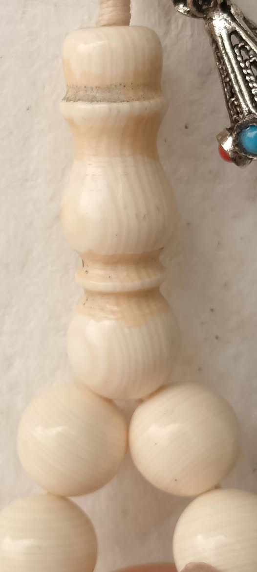 رمضان كريم عليكم بالخير واليمن والبركات 💜💜 
عاج انتيك مبصمة خراطة مصرية حبة غل عدد الحبات٣٣حبة وقياس الحبة ١٣مل وزن صافي٤٨غرام محلاية بفواصل مرجان اصلي وشرابة فضة حلبية 💜💜


**إذا كنت صاحب هذا الإعلان وتريد حذفه لأي سبب، رجاءا أرسل رسالة إلى الدعم الفني**