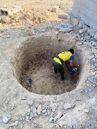 يوجد كادر حفر منهولات حسب العمق والقياسات المطلوبة مع البناء والصب شغل...