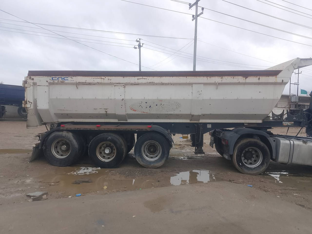 سلام عليكم عربانة للبيع سي ان سي قلاب دناكير 14 فصل وربط تخم تاير مزوج ***********
