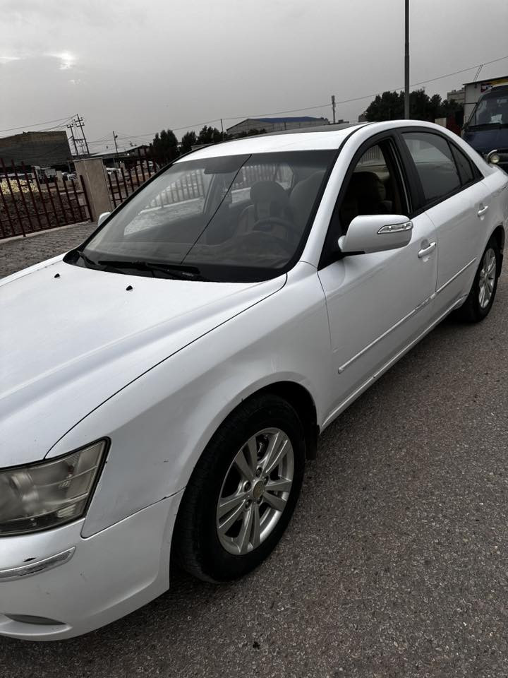 سوناتا خليجي ١١

الموصفات 

محرك ٢٤٠٠

فتحة بالقمارة 

تحكم ستيرن 

اشاير بالمري 

شاشة داخلية 

بيهه صبغ باب خلفي + الدواير 

السعر ١٢٢ و بي مجال بسيط 
مكاني حلة 
***********
