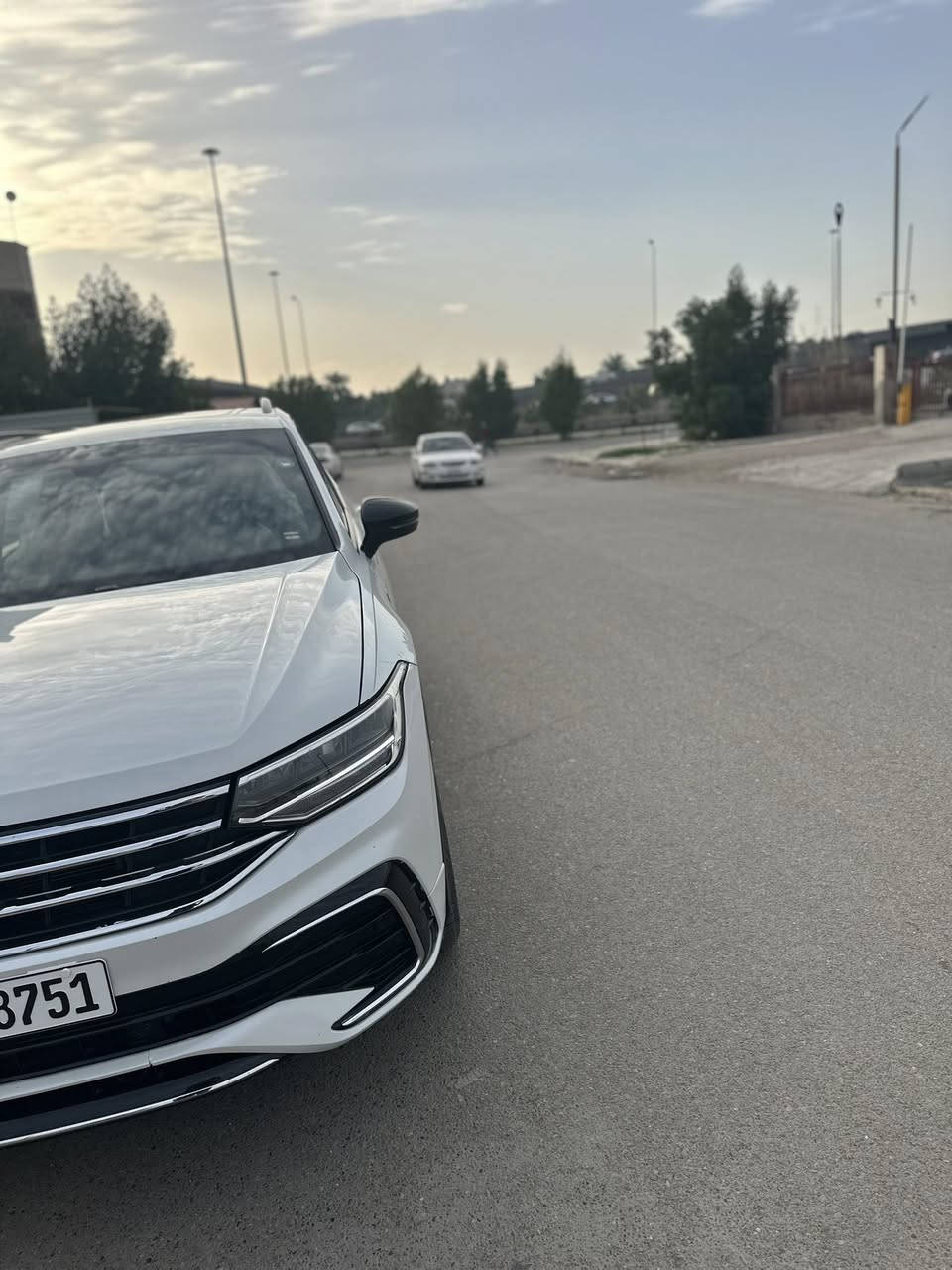 للبيع فقط
Volkswagen TIGUAN 2023 R-line Se
فول مواصفات السياره للأخير كامل مواصفات 
وراد أمريكي حادثها راس البنيد وباب السايق راجع على الباردفقط بدون جاملغات بدون دواخل بدون شواصي
ايرباكات فقط الستيرن 
ايرباك البرده مكفول
ايرباك الدشبول مكفول 
بچم أمامي وخلفي كبس 
محرك 2000ccتوربو نشاط وسرعه واقتصادي جدا 
ماشي 44الف كيلو متر حقيقي 
مواصفات السياره 
بانورما كامله 
حساسات امامي خلفي 
رادارات إماميه وخلفيه 
كامره خلفيه بأربع انضمه للأجسام الحاره 
عداد ديجتال 
شاشه داعمة لنضام Apple car play و Android Auto 
قياده ذاتيه وشبه ذاتيه 
Cruesتثبيت سرعه 
هاند بريك بصمه 
Auto stop
نضام تكييف إلكتروني 
كشتات تدفئه 
تشغيل عن بعد 
Minual light
Auto light 
لد نهاري 
كشن كهربائي 
وبعد كومه مواصفات بالشاشه وبغير الشاشه
تشغيل بصمه 
شحن لاسلكي وسكلي 
7راكب 
هيترات حراريه بالمري 
سياره جديديه الله شاهد ومال بيت لا متعوبه ولا اي شي 

مكان السياره بغداد حي الجامعه 
هاتف ***********
رقم أربيل 22 سنويه وهزه كلهن جديدات
السعر 172
