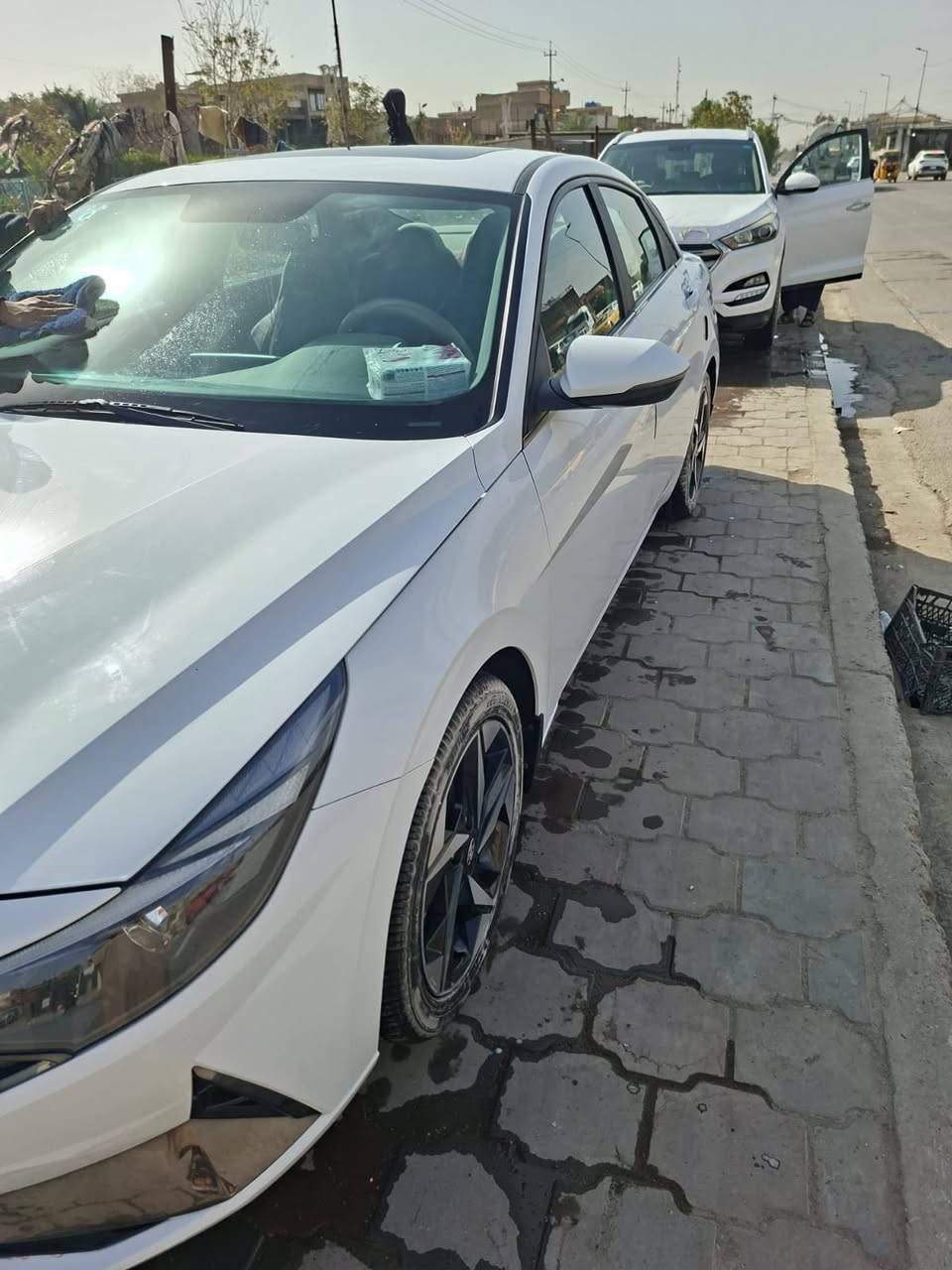 يا الله السلام عليكم النترا خليجي موديل 2023 محرك 2000 دوش سياره جديد كفاله عامه فقط صبع بارد بالباب فول مواصفات 1/1 معروفه مواصفات الخليجي 
السعر 180 وبيه مجال مكان السياره بغداد حي اور

‭0773 428 5578‬
